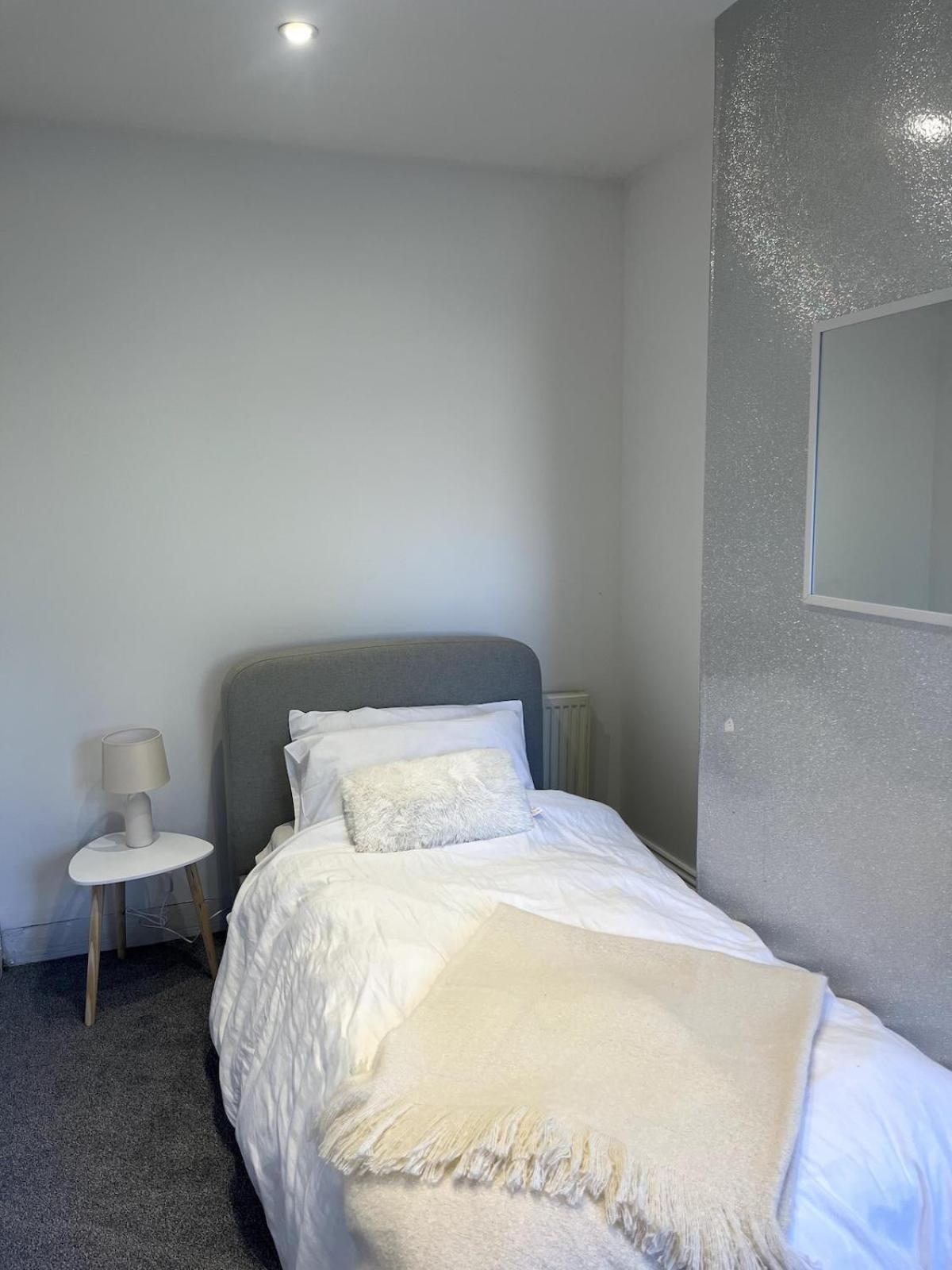 Cosy 2-bed - Location Near Town & Train Station Holiday home Dartford