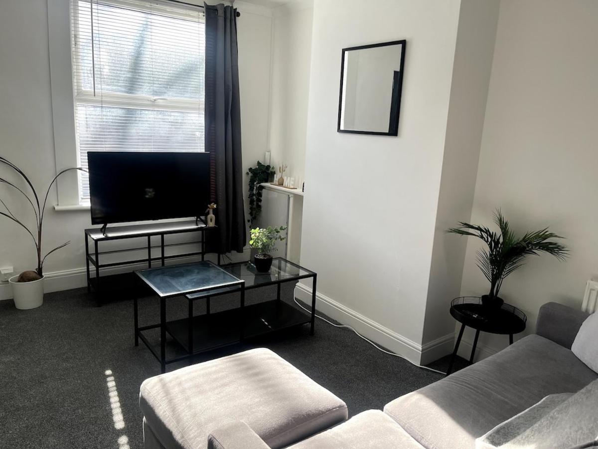 Cosy 2-bed - Location Near Town & Train Station