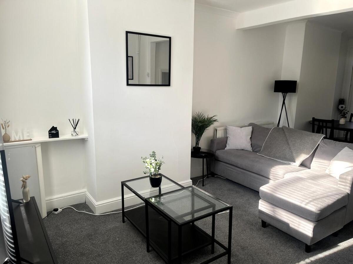 Cosy 2-bed - Location Near Town & Train Station